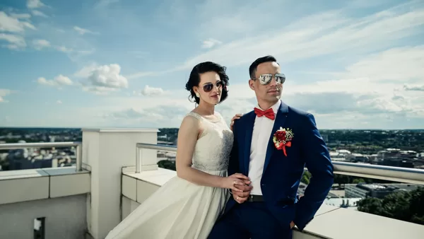 Vestuvių fotosesija Kauno Kristaus prisikėlimo bažnyčia