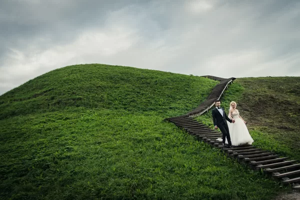 Vestuvių fotosesija Kernavės piliakalniai